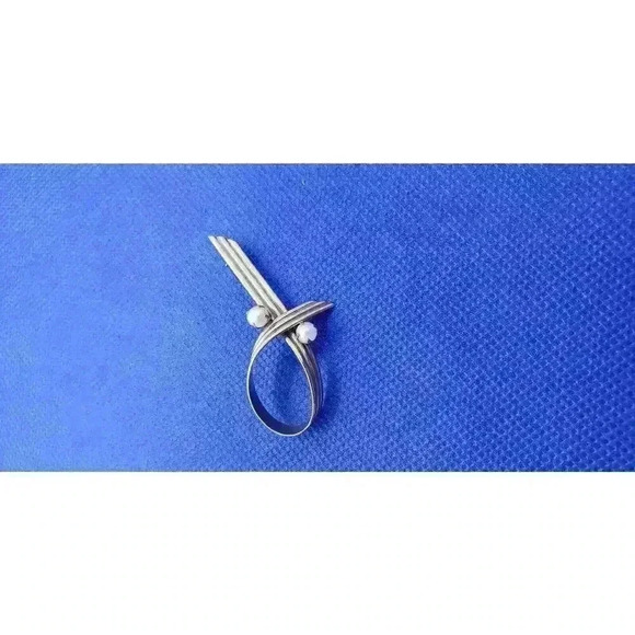 Vintage Brooch 12k Gold Plated Swirl Ribbon Faux Pearls Wells Pin - Picture 4 of 8